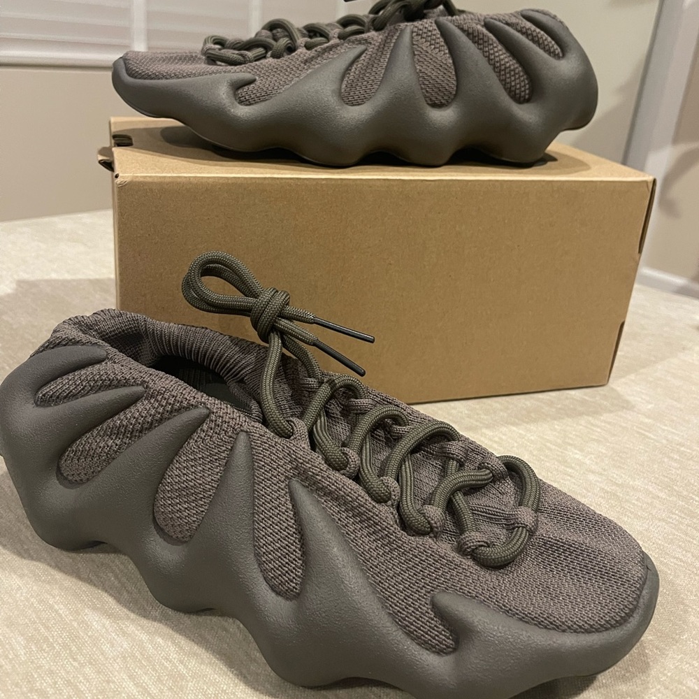 Yeezy 450 in Cinder  6 1/2 men’s/8 women.